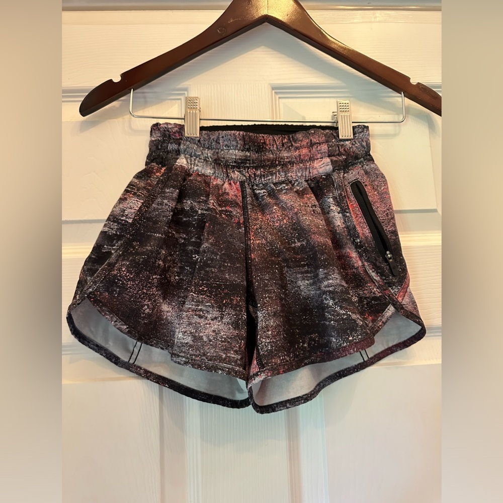 Lululemon Hotty Hot Short II *2.5" Azurite Poppy Coral Multi / Black Size 2 - Picture 5 of 7